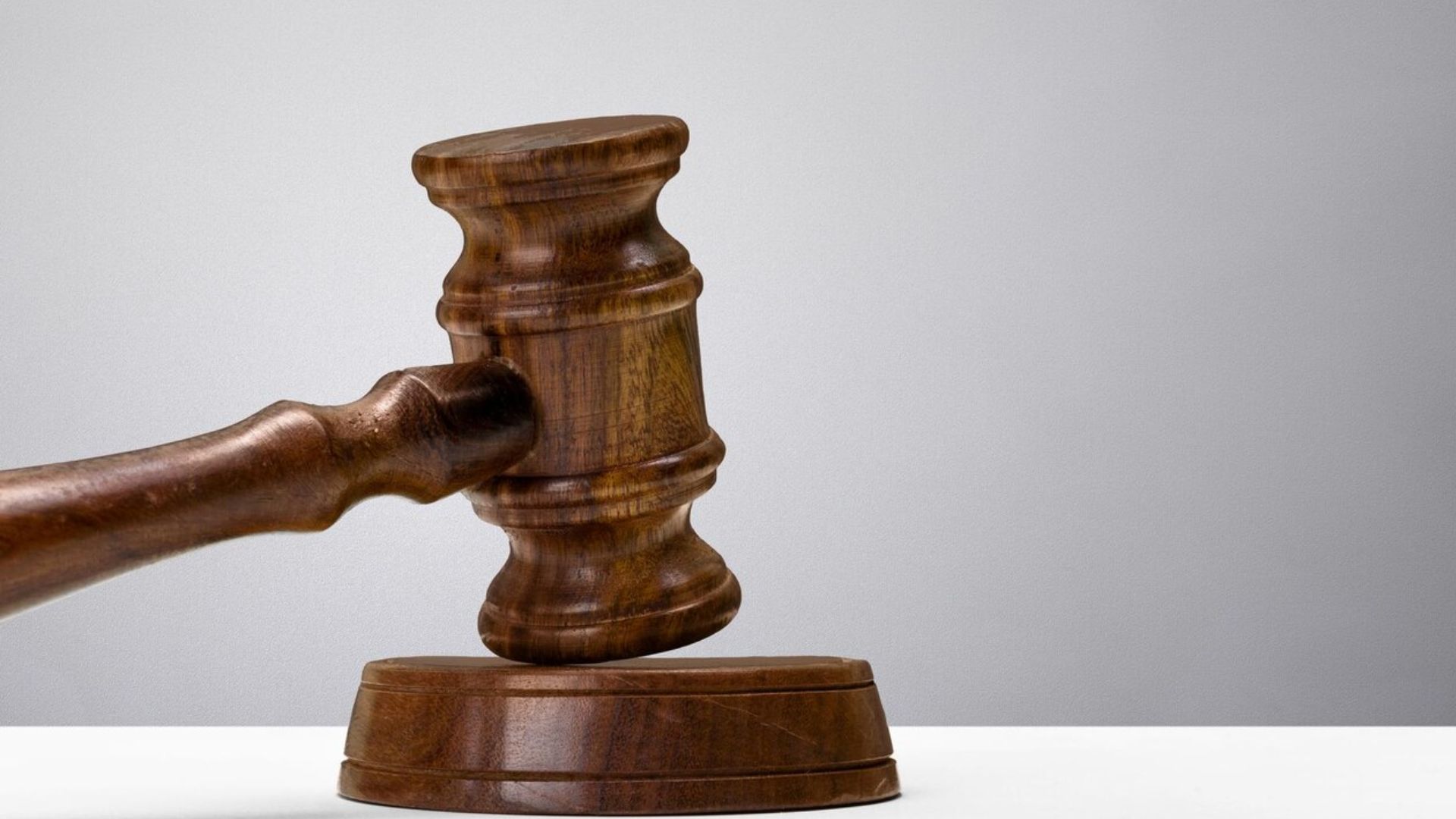 The judge in Donald Trump's trial about classified documents might help him avoid conviction just before the 2024 election starts.