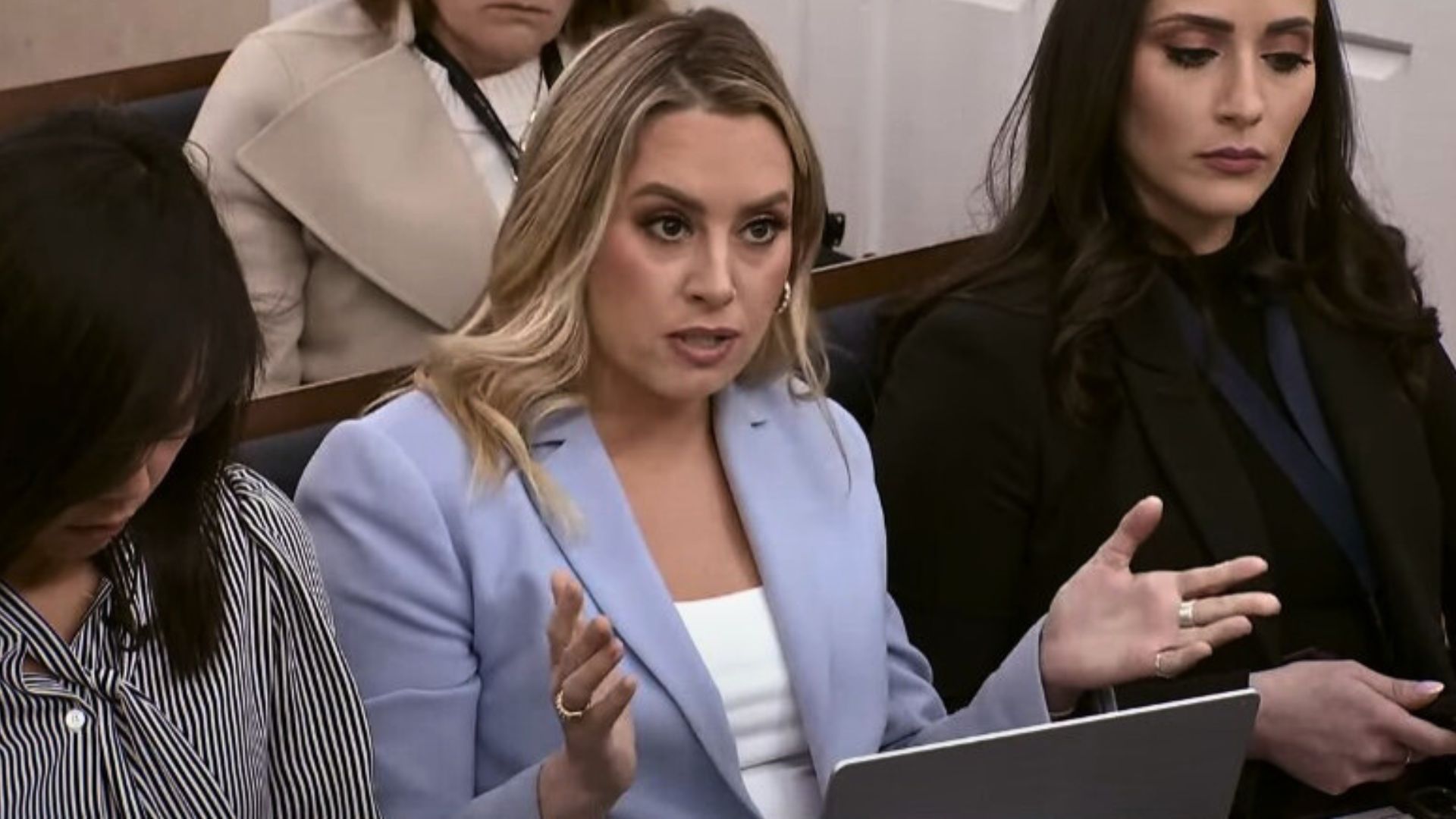 Despite Supreme Court ruling, the Biden admin still hasn't asked the border patrol to cut the razor wire at the Texas border