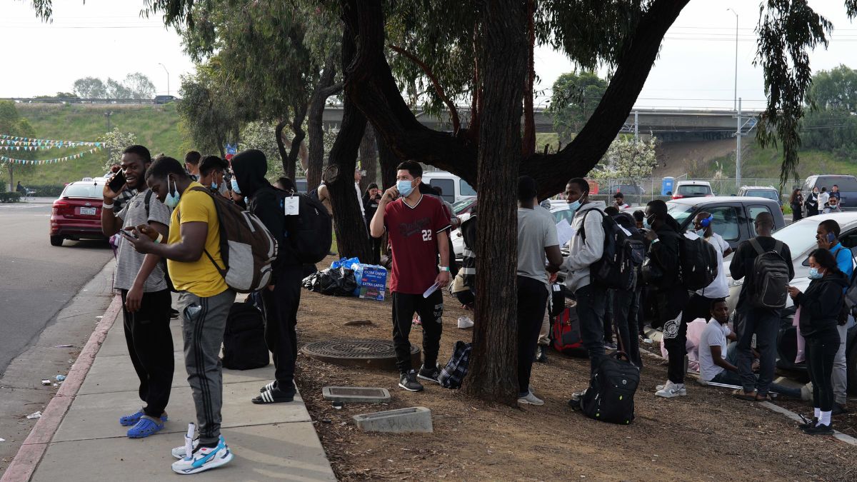 Local official says San Diego can't sustain the number of migrants, blames CPB for being migrants' UBER, dropping migrants in the city