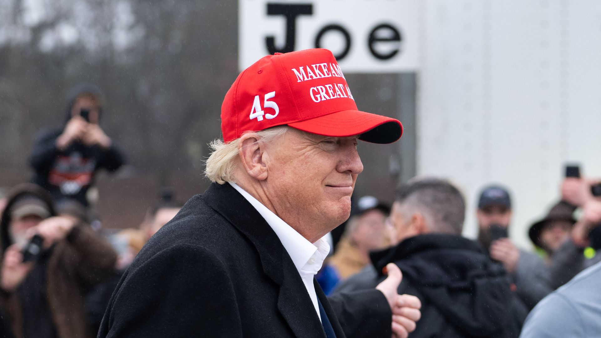 Legal experts says threatening a president is a federal crime and also a violation of bail release conditions and it's time for courts to act