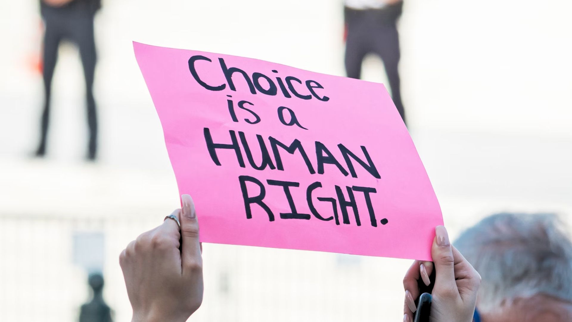 California bill that would let Arizona doctors provide abortions across state lines is now waiting for Governor Gavin Newsom's signature.