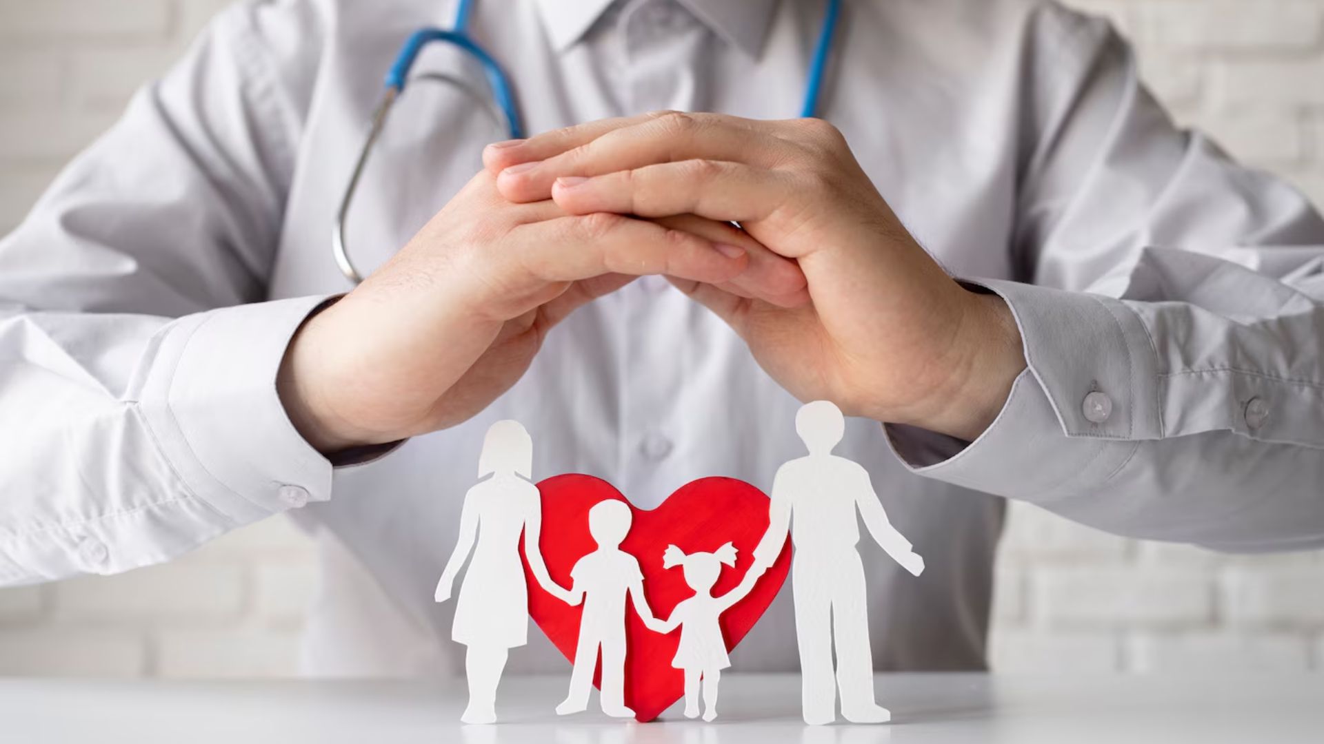 Starting November 1, some migrants will be eligible for tax credits when they enroll in health insurance through the Affordable Care Act.