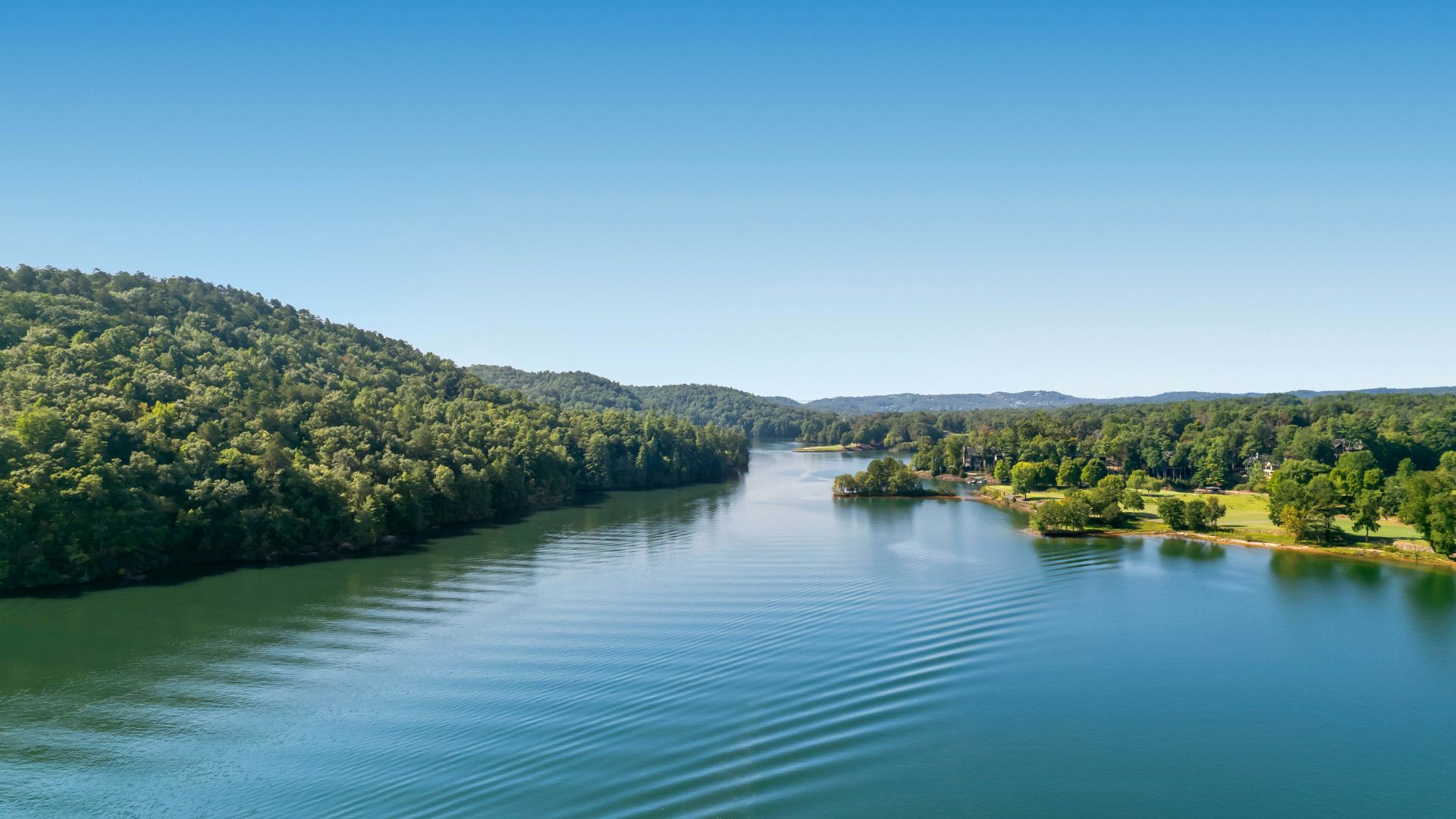 South Carolina is not only a lovely state with mild temperature and beautiful beaches, but also the most sought-after location for Americans