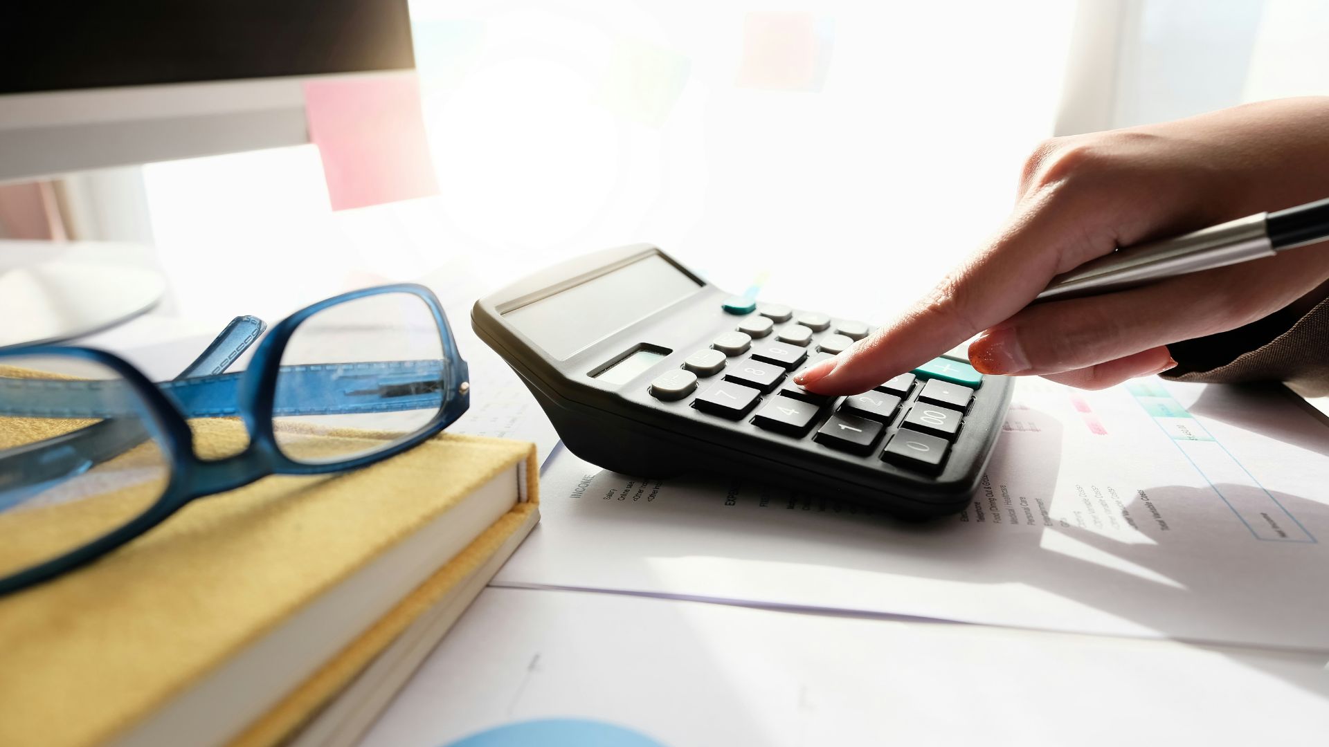 Governor Henry McMaster and William Floyd, the Executive Director of the South Carolina Department of Employment and Workforce (DEW), have confirmed that state unemployment insurance (UI) tax rates would either decline or stay the same for 2026.