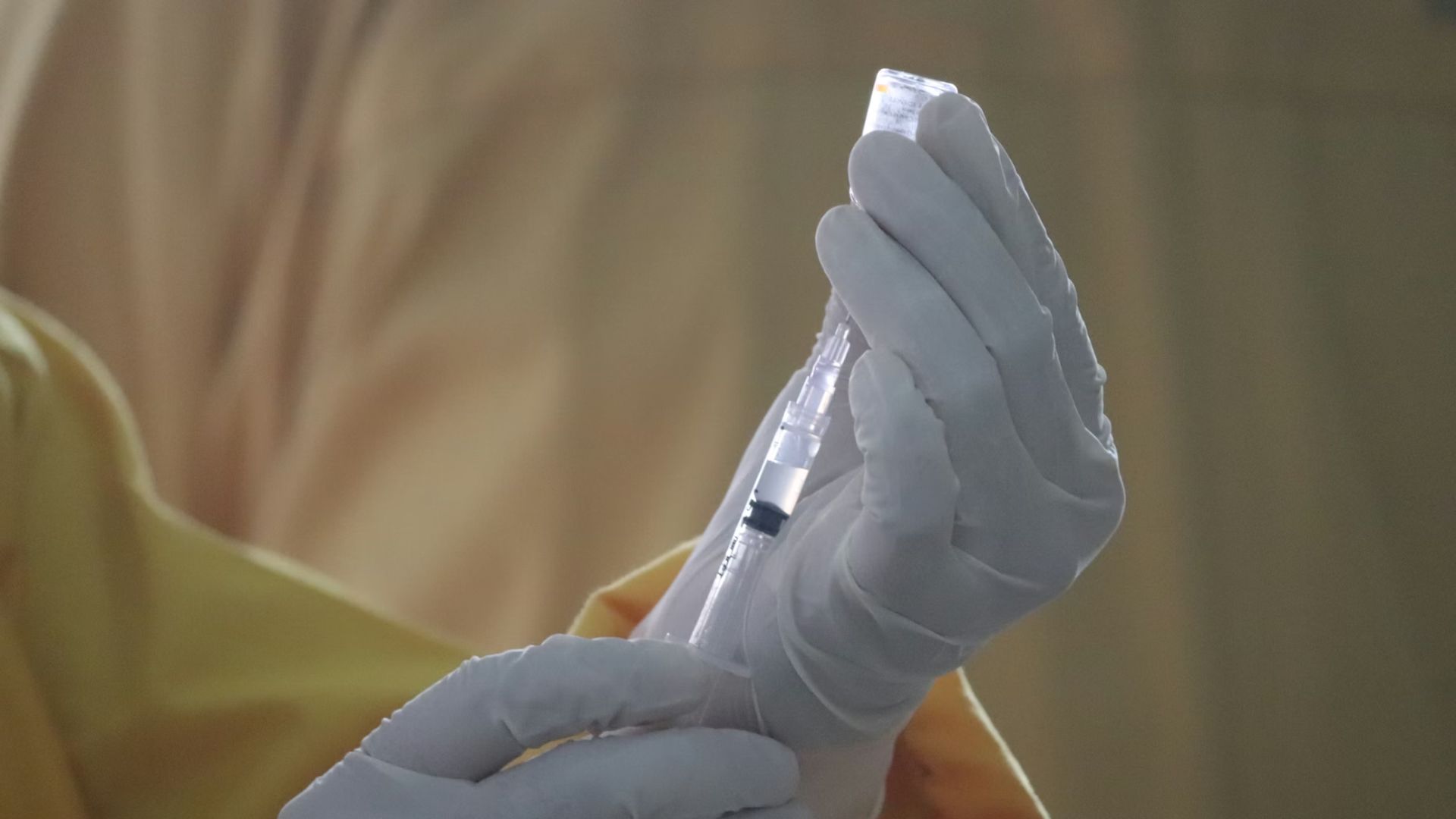 As vaccination rates are going down and national leaders argue over how important immunization is for stopping disease, public health officials in South Carolina are dealing with a measles outbreak that is spreading quickly.