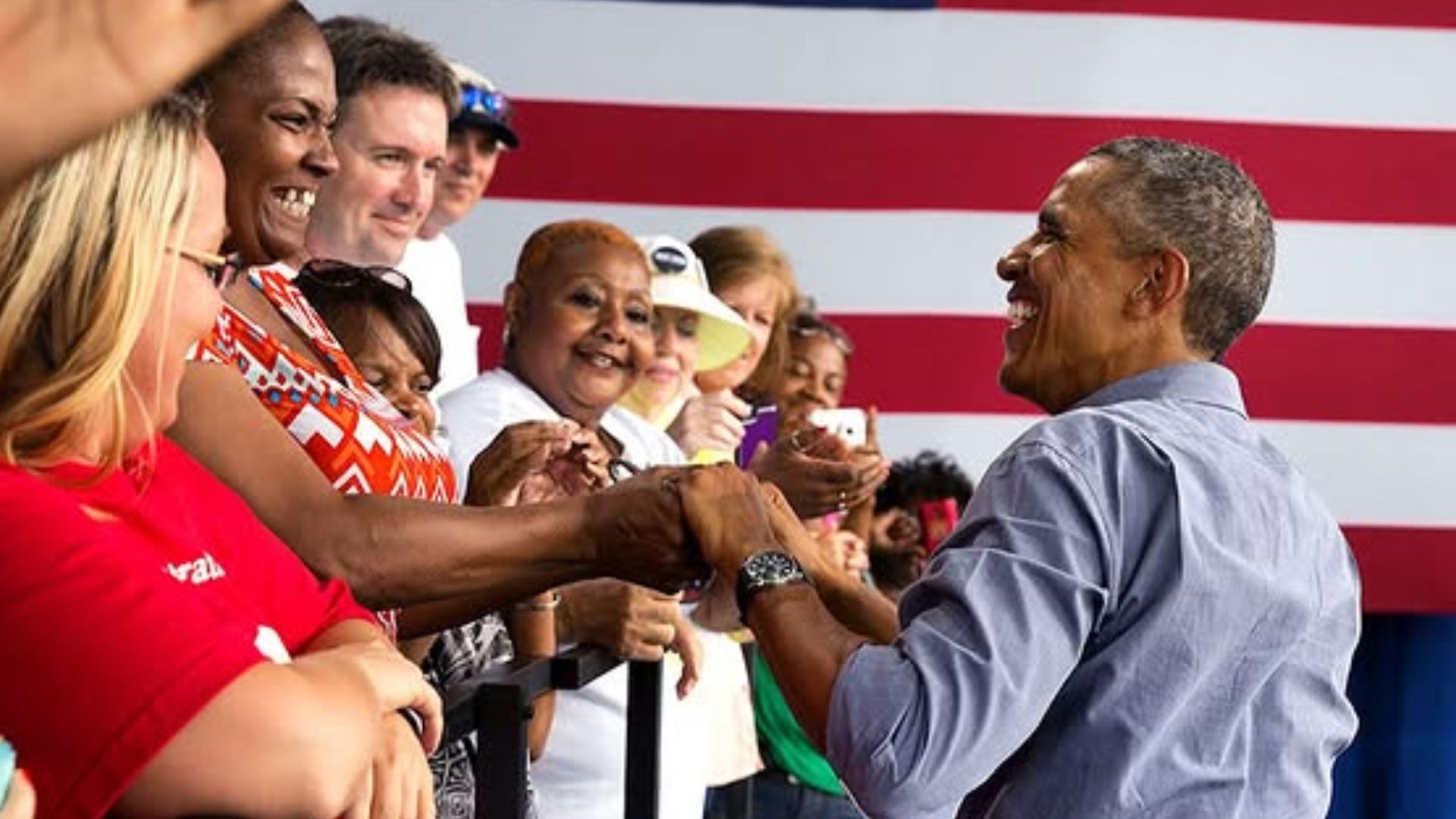 Barack Obama is making a last-minute appeal to Virginia voters, urging them to back a ballot measure on congressional redistricting that Democrats believe could reshape the fight for control of the U.S. House this year.