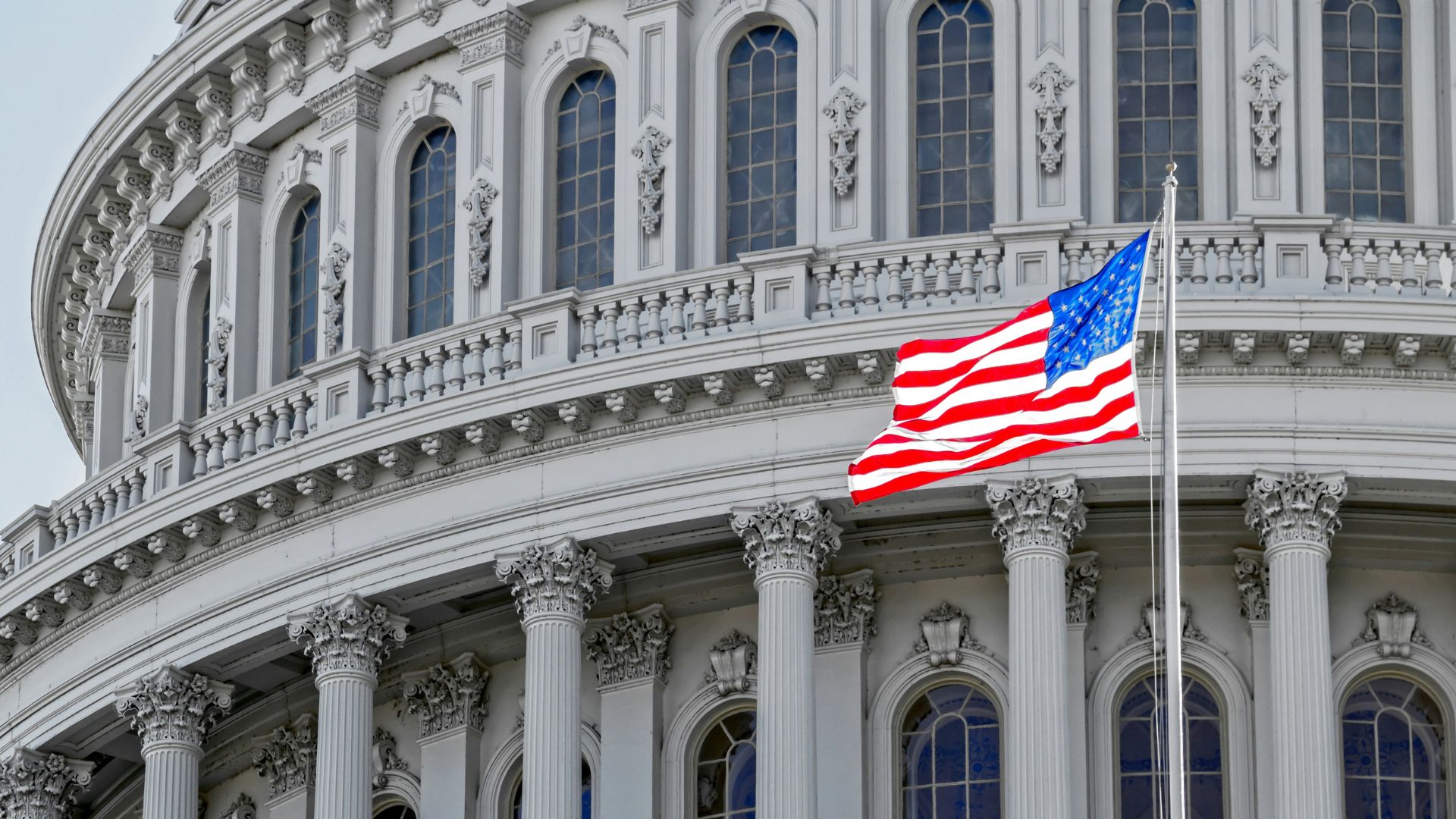 Barack Obama is making a last-minute appeal to Virginia voters, urging them to back a ballot measure on congressional redistricting that Democrats believe could reshape the fight for control of the U.S. House this year.