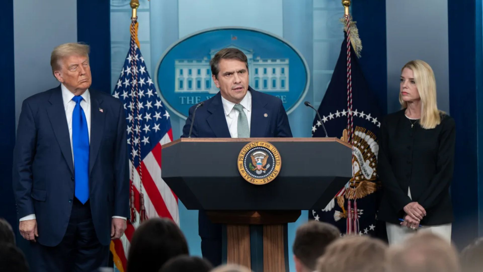 A fresh clash over the Justice Department’s handling of fired FBI personnel is now unfolding on Capitol Hill, where Rep. Jamie Raskin is accusing Trump administration officials of steering taxpayer money toward former agents he described as politically favored but professionally “disgraced.”