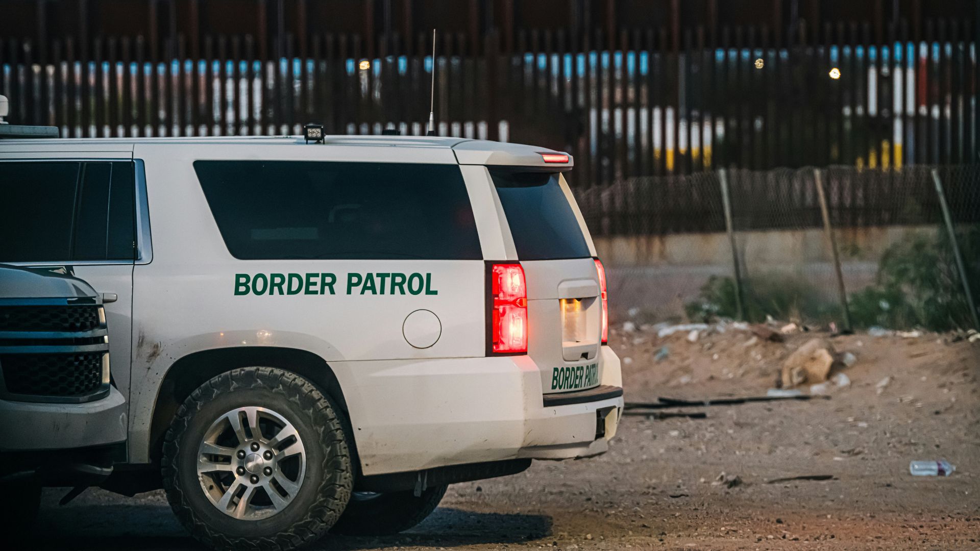 California’s 2026 race for governor is moving toward a defining question that reaches far beyond party politics: could the state’s deportation policies change if a Trump-backed Republican wins?