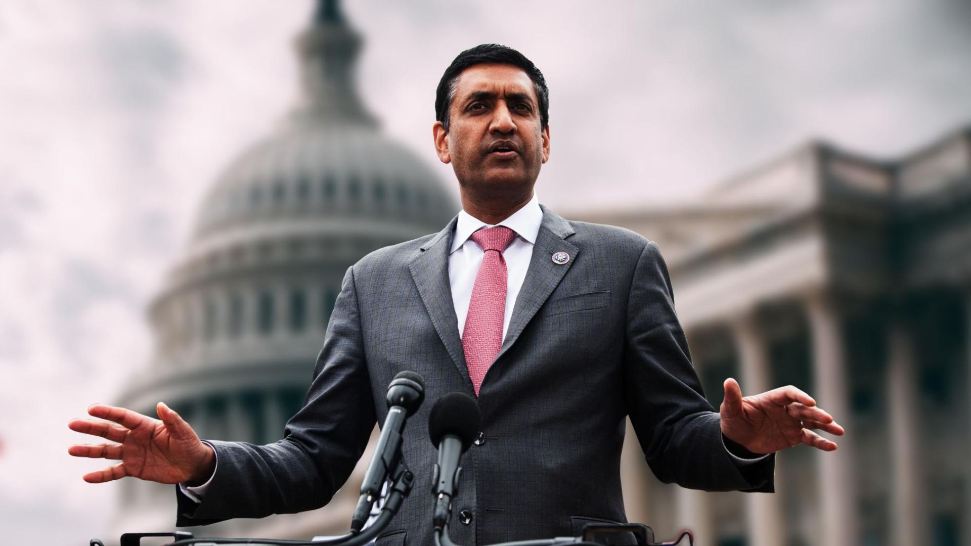 Donald Trump’s latest political clash began with familiar targets, but it quickly widened into something larger: a public attack not only on Democrats, but on Fox News itself.