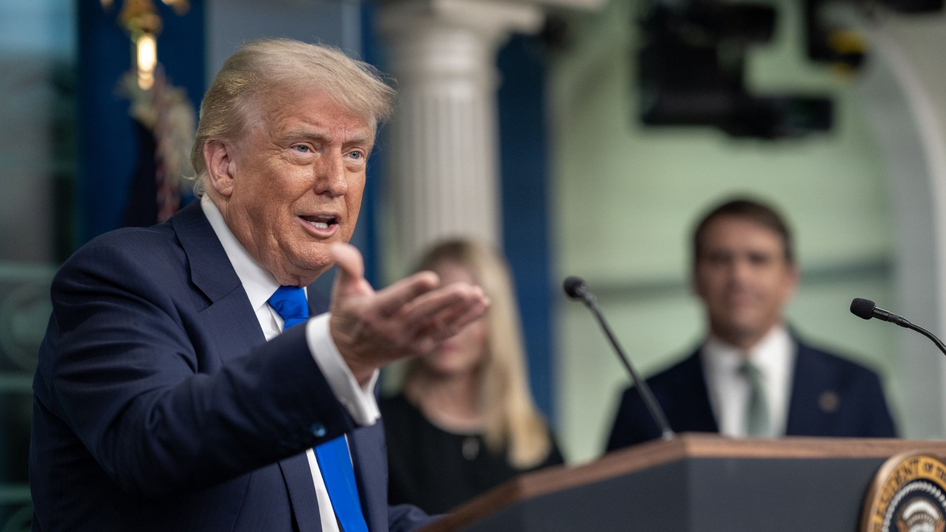 Pennsylvania Governor Josh Shapiro turned a public appearance before a large crowd into a sharp attack on President Donald Trump
