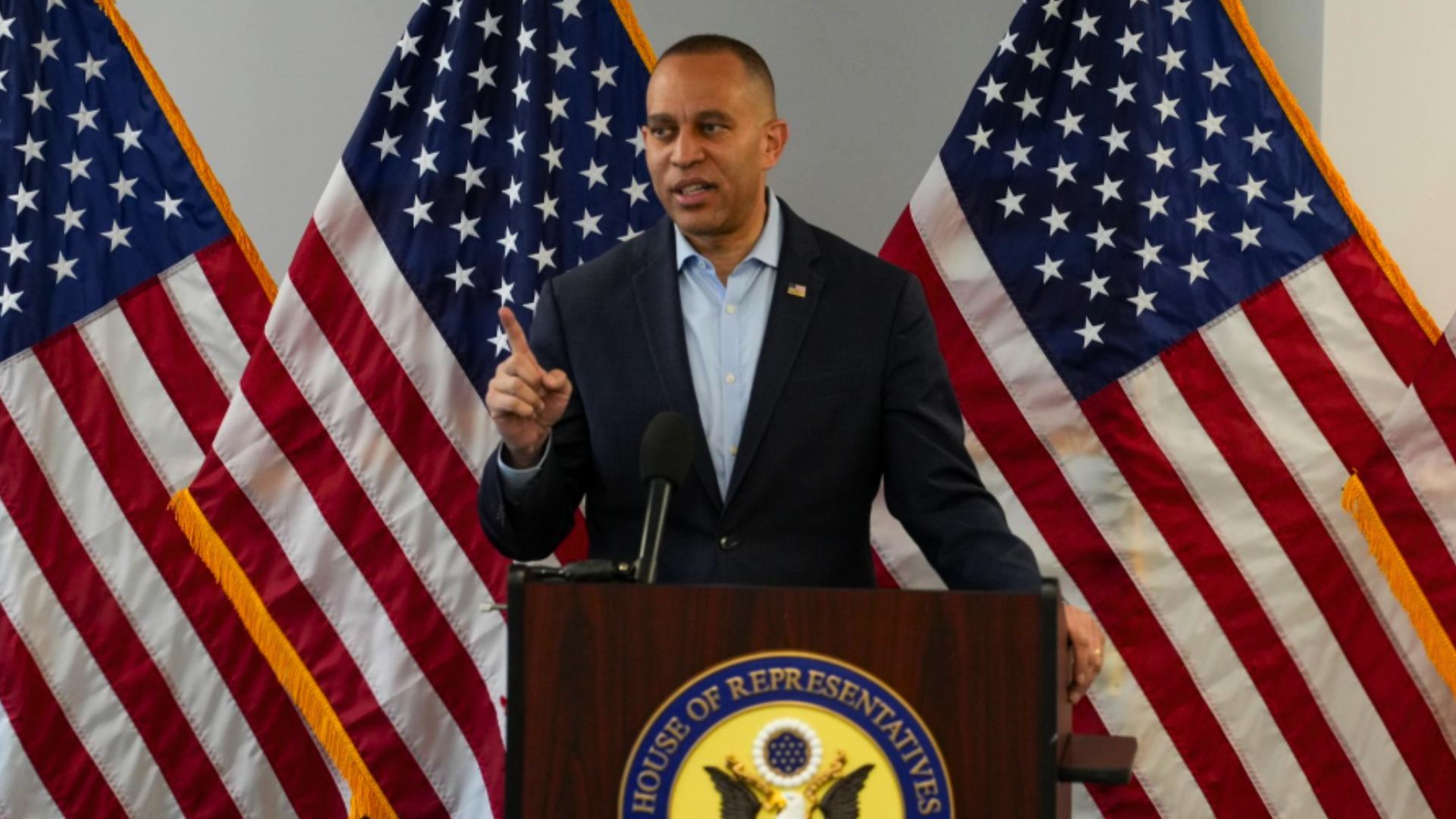 Hakeem Jeffries urged Wilson by phone to return to the Capitol as soon as possible, telling her, “You’ve got to come. The numbers are too small.”
